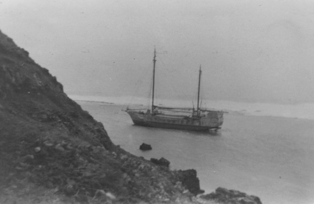 Altair stranded on Long Reef