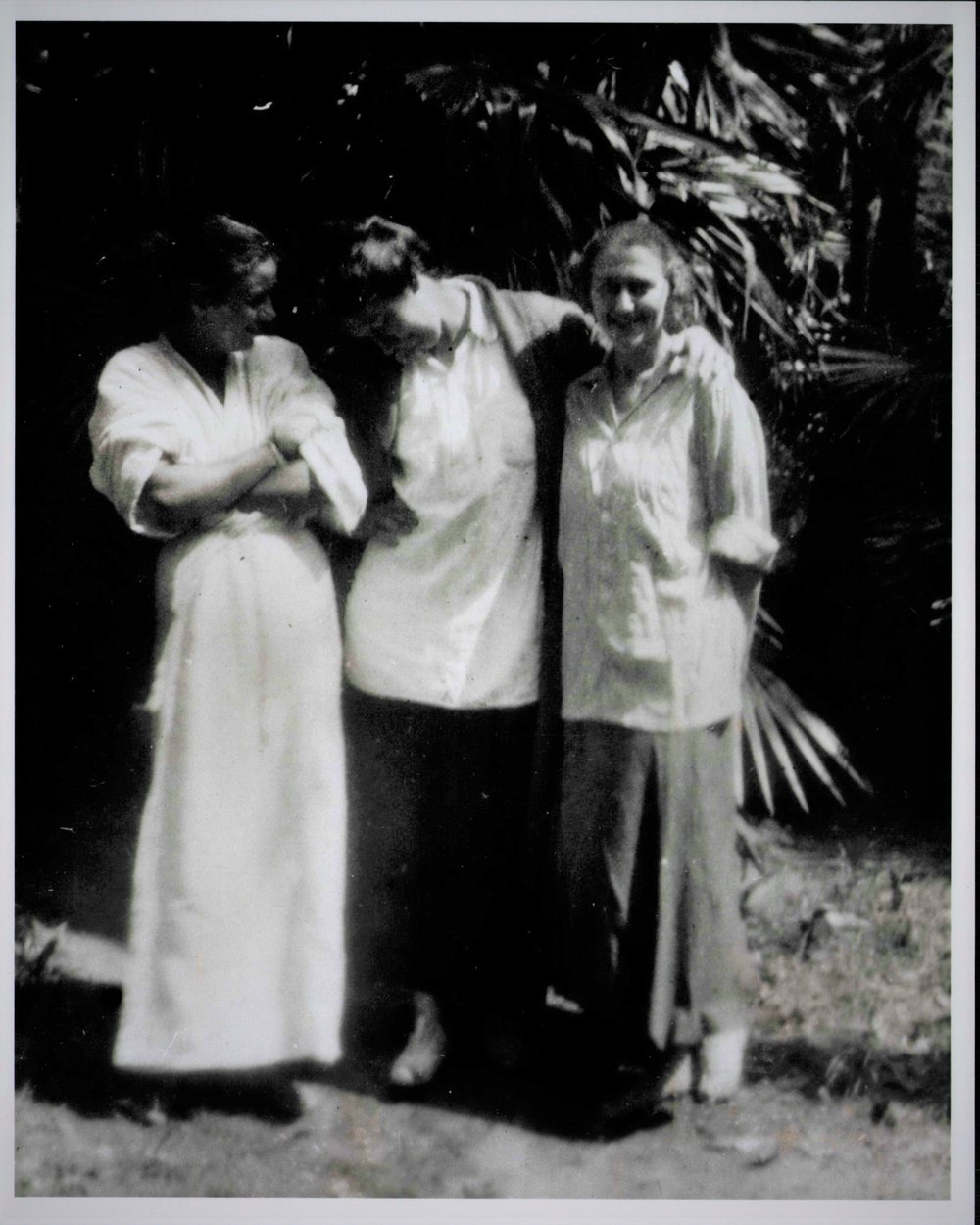 Isabel Letham and friends at Bilgola Beach