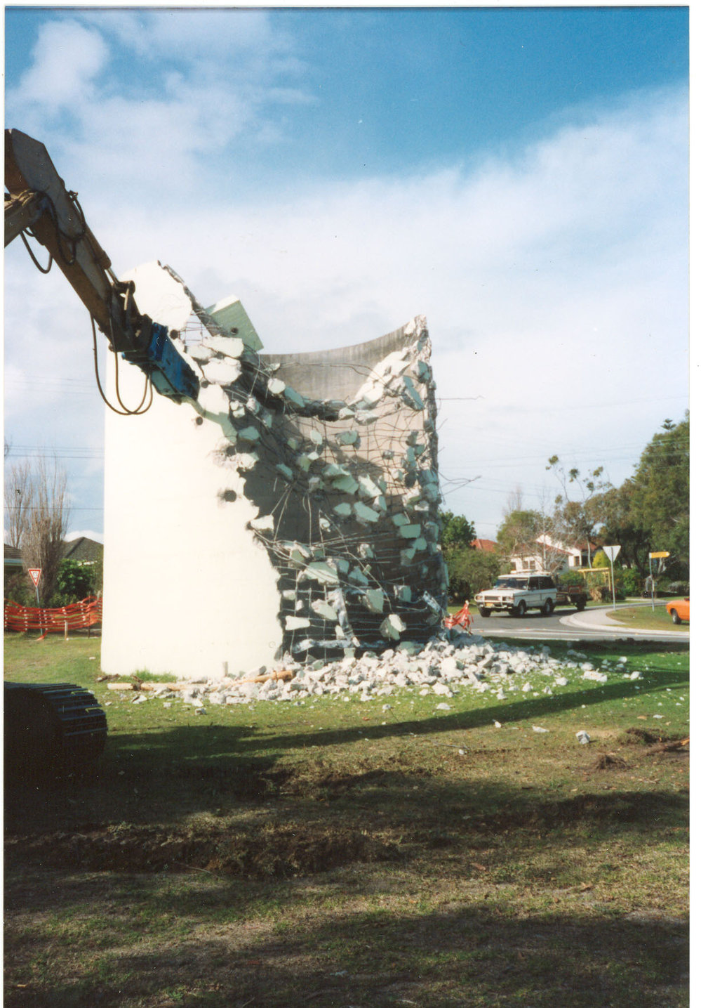 Demolition of Water Tower Collaroy Plateau 1992