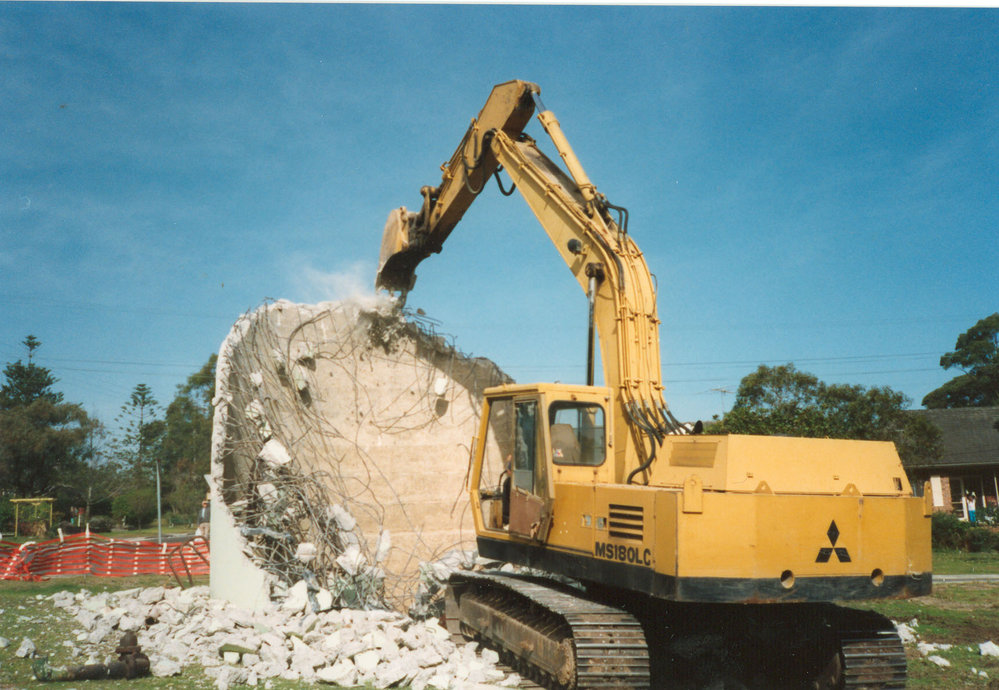 Demolition of Water Tower Collaroy Plateau 1992