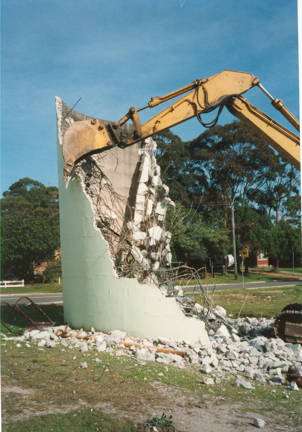Demolition of Water Tower Collaroy Plateau 1992