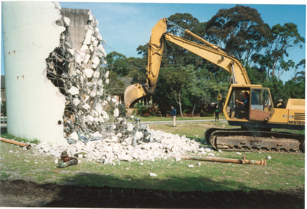 Demolition of Water Tower Collaroy Plateau 1992