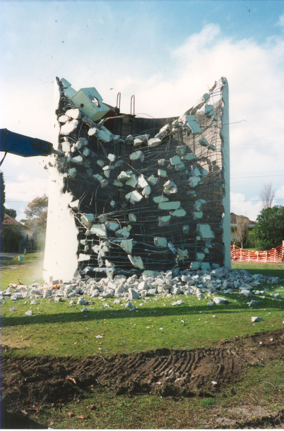 Demolition of Water Tower Collaroy Plateau 1992