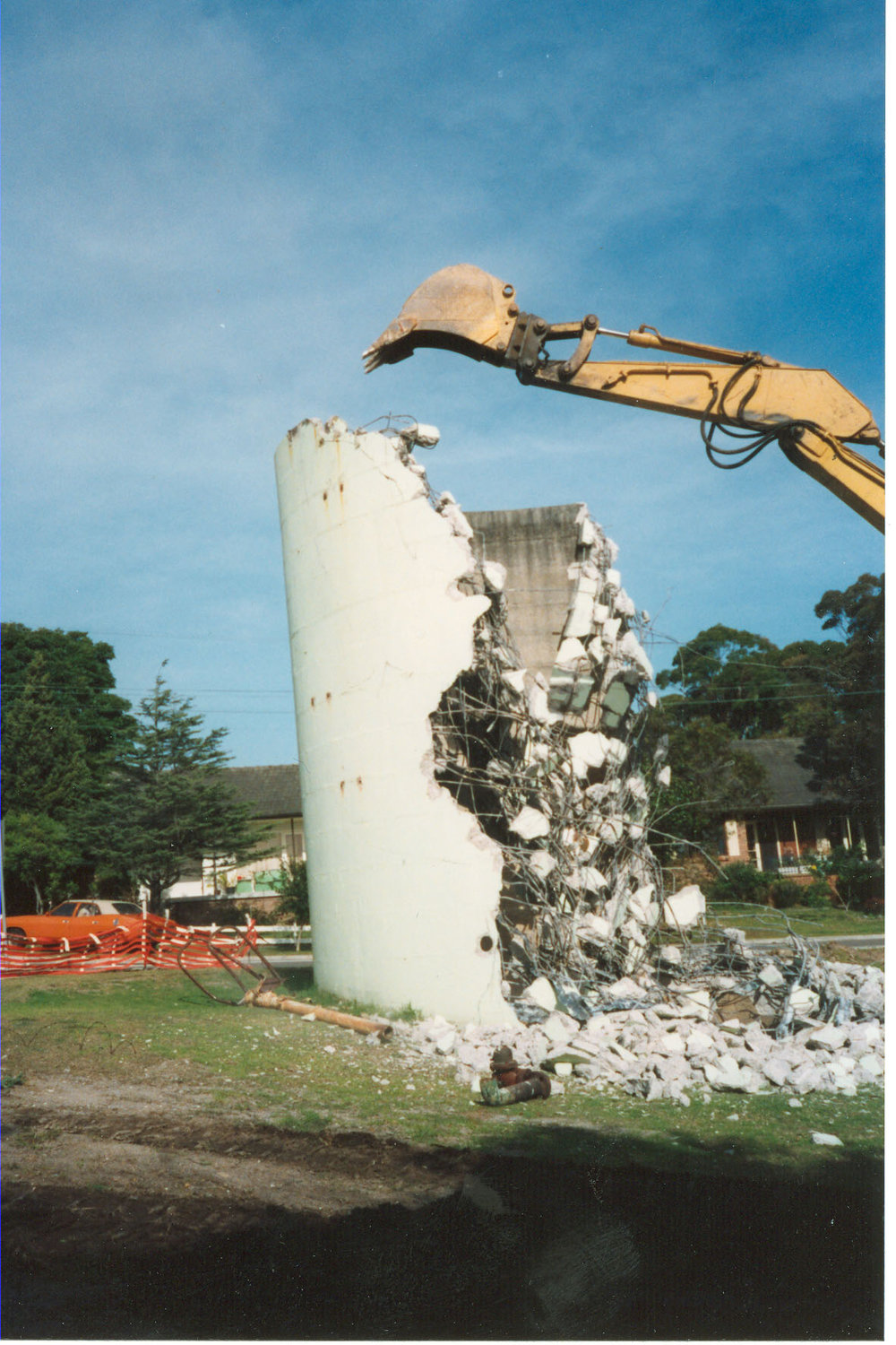 Demolition of Water Tower Collaroy Plateau 1992