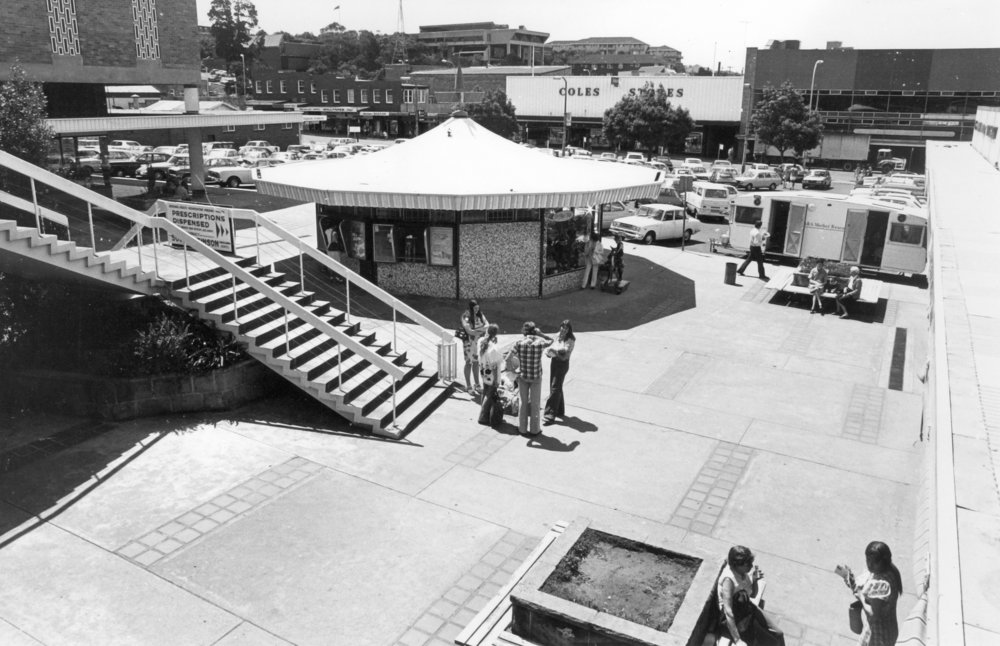 Dee Why Square, Howard Avenue Dee Why