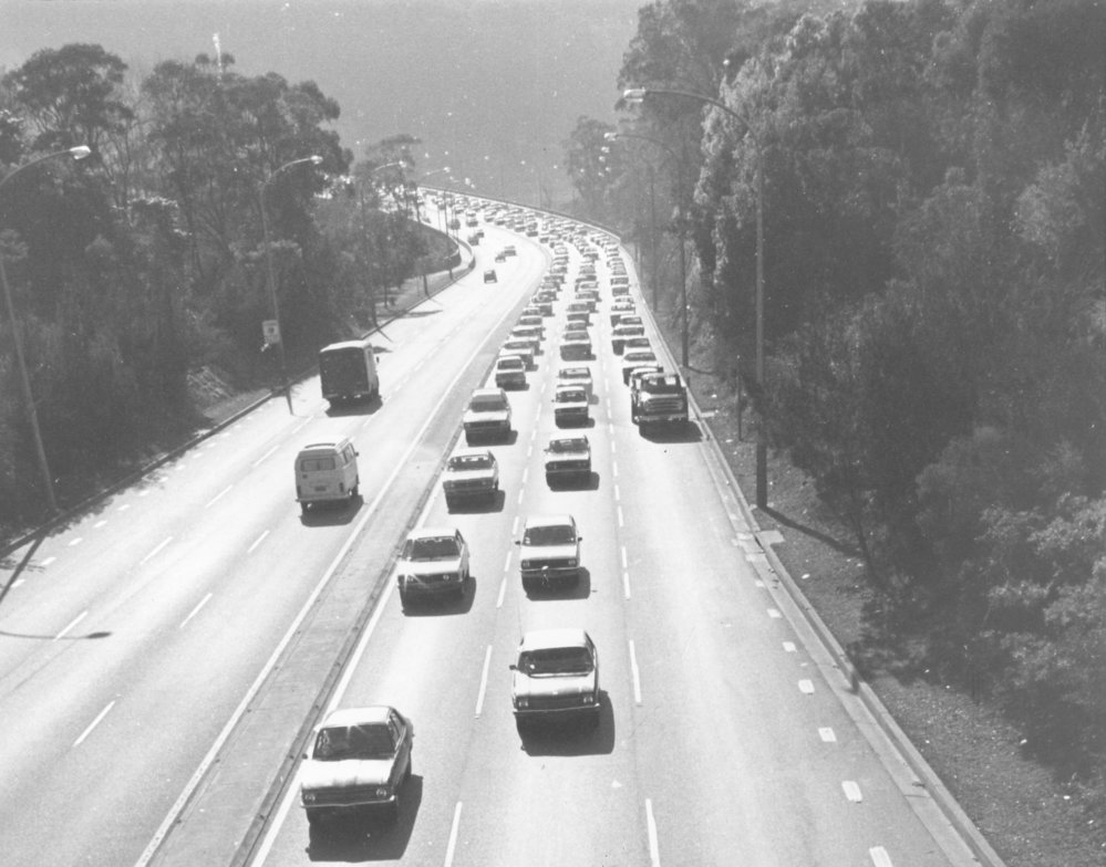 Morning Peak hour traffic Roseville Bridge