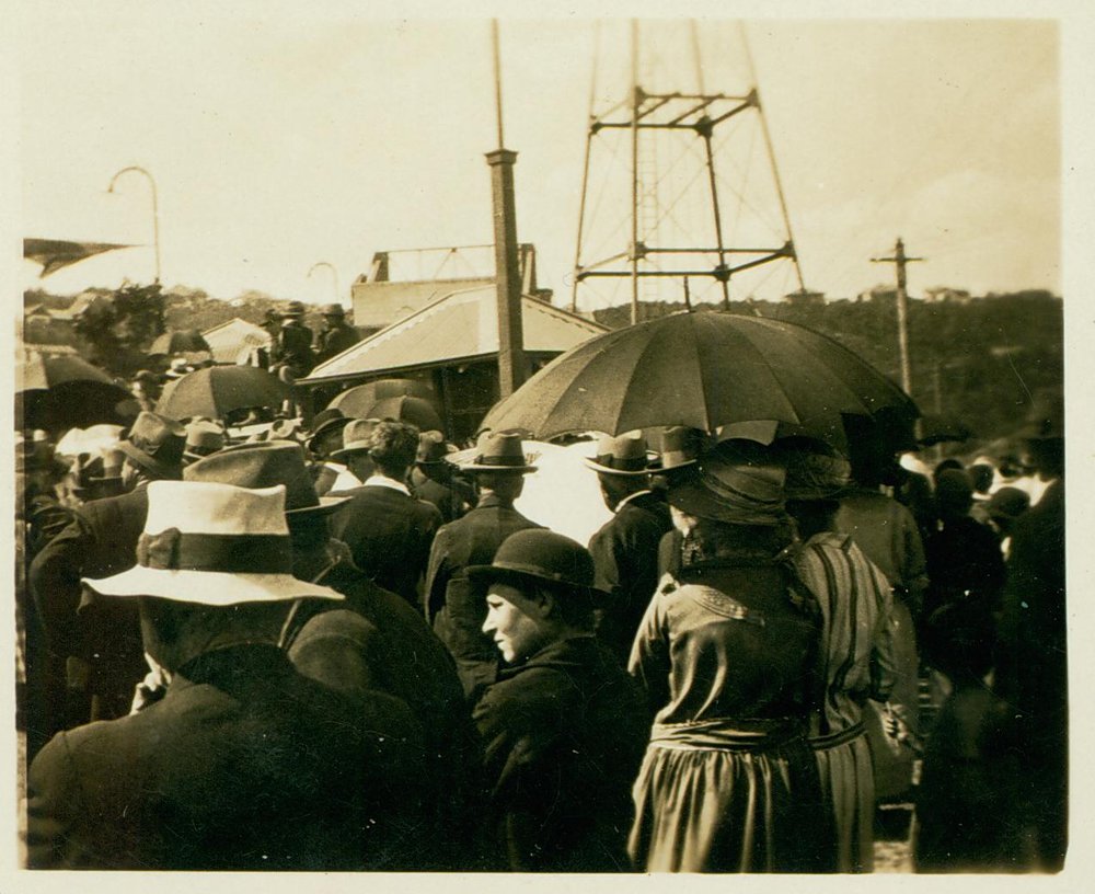 Crowds at the opening of the Spit Bridge 1924