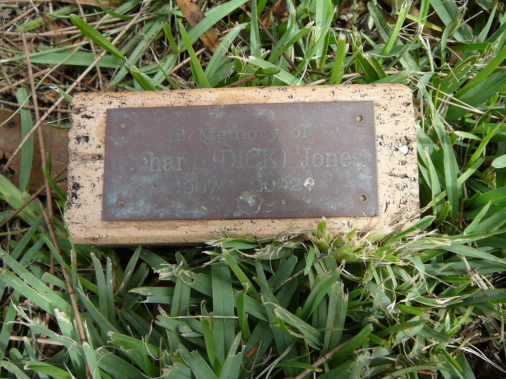 Memorial to Richard (Dick) Jones founder of the Kennel Klubb
