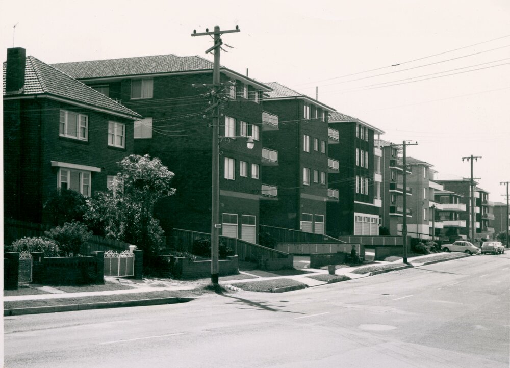 Home Units Queenscliff Road, Queenscliff
