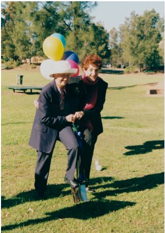 Olive Beaton and Pittwater Mayor Patricia Giles