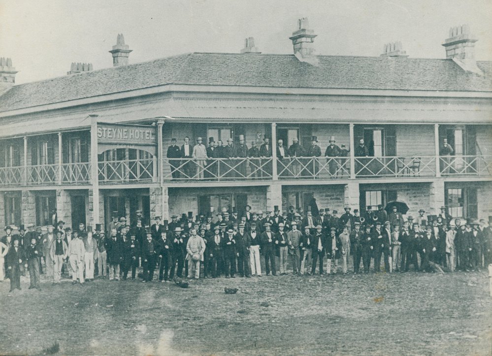Group portrait at the Steyne Hotel, Manly (N.S.W.)