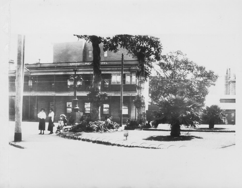 The Grand Pier Hotel, Manly (N.S.W.)