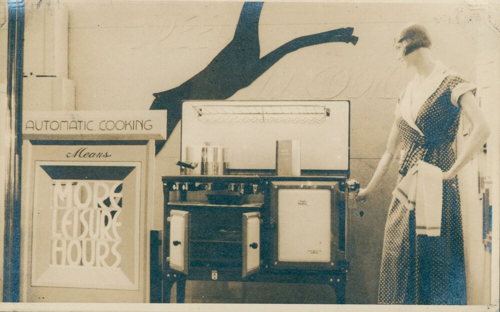 Manly Gas Company Limited showroom gas cooker display, at 3 Sydney Road, Manly