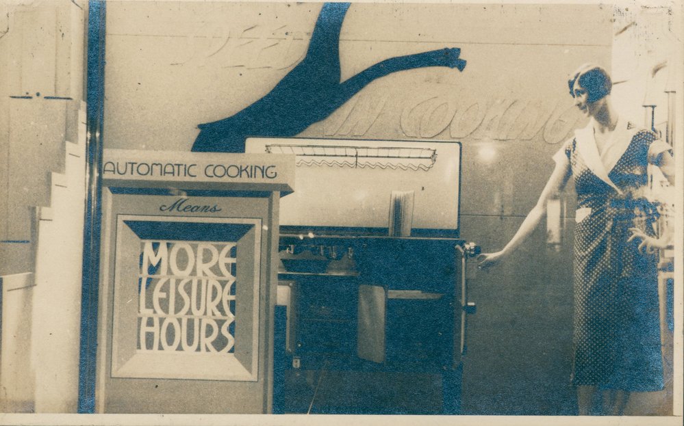 Manly Gas Company Limited showroom gas cooker display, at 3 Sydney Road, Manly