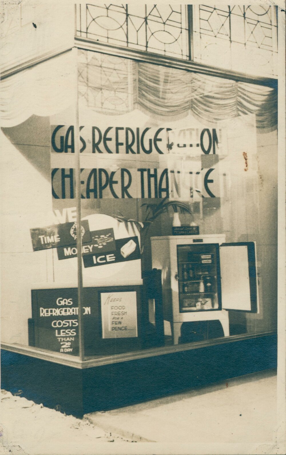 Manly Gas Company shop window gas refrigeration display, 3 Sydney Road, Manly