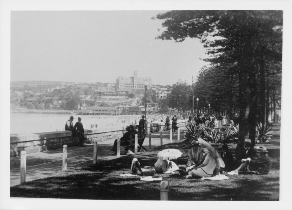 Crowds gathered on the Manly Beach Promenade, facing South Steyne Beach, c1920s