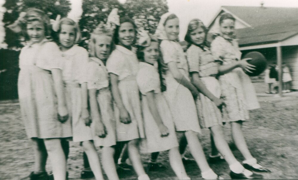 Brookvale Public School tunnel ball team, 1941