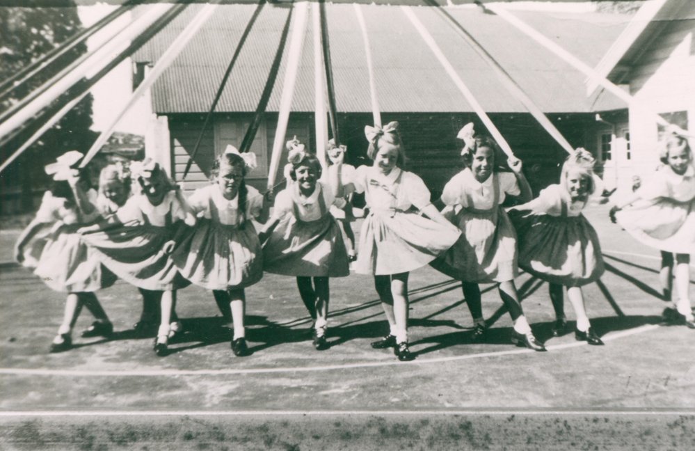 Brookvale Public School maypole dance performed by 3rd and 4th Class