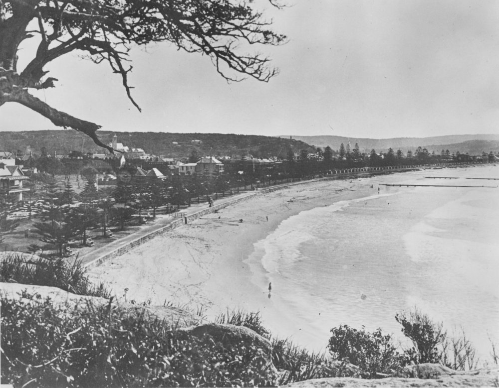 Elevated view facing north along South Steyne Beach, Manly, c1900
