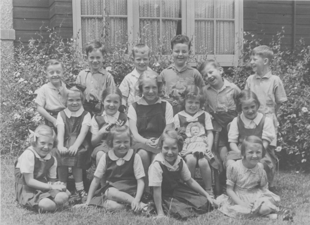 School photo of students at the Garden Primary School, 63 Woodland St, Balgowlah, c1940s