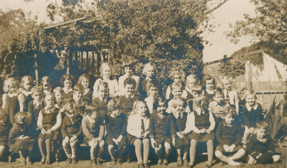 Class photo of students at the Garden Primary School, Balgowlah, c1940s
