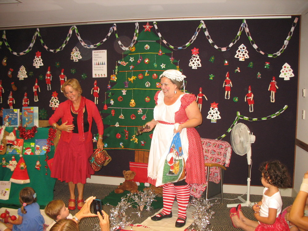 Robyn and Mrs Claus at Christmas storytime