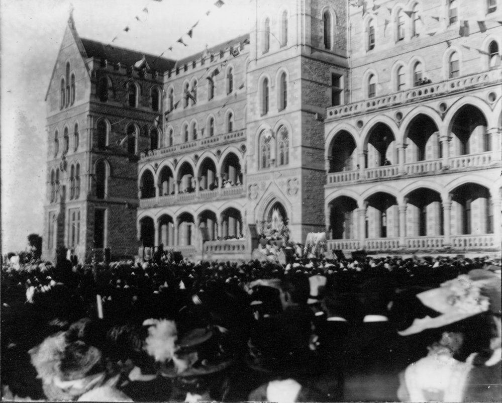 Crowds gathered outside St Patrick's College, Manly, early 20th Century