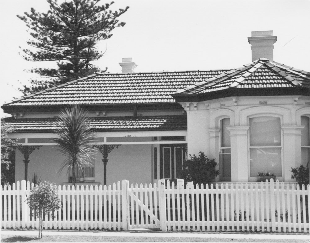 Historic home at 16 Osborne Road, Manly, 1976