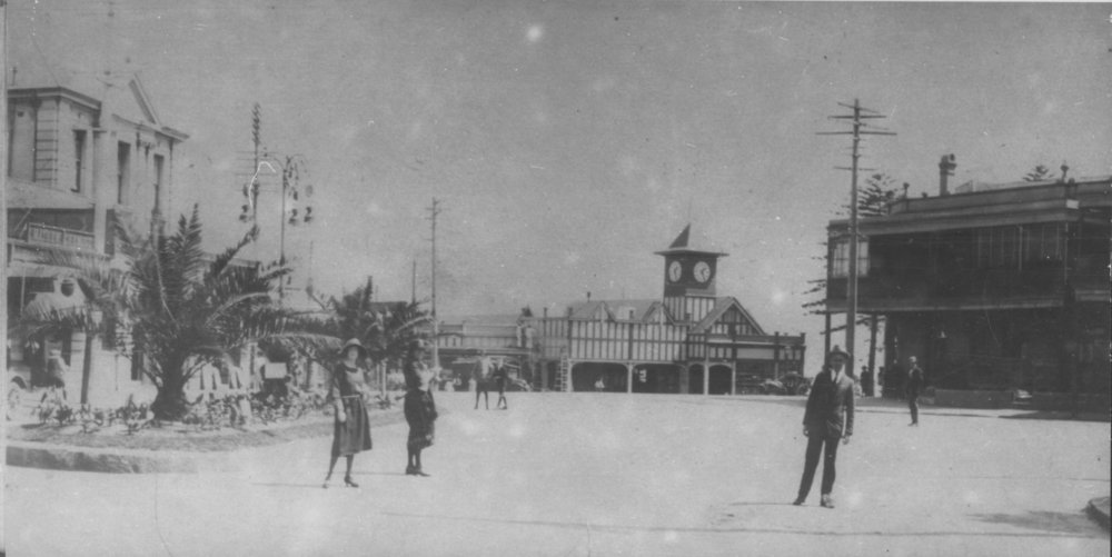 The Corso and entrance of Manly Wharf, Manly, 1919