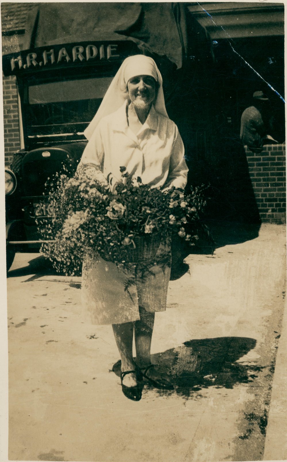 Matron Edith Robinson on moving day to Manly District Hospital, Manly, 1931