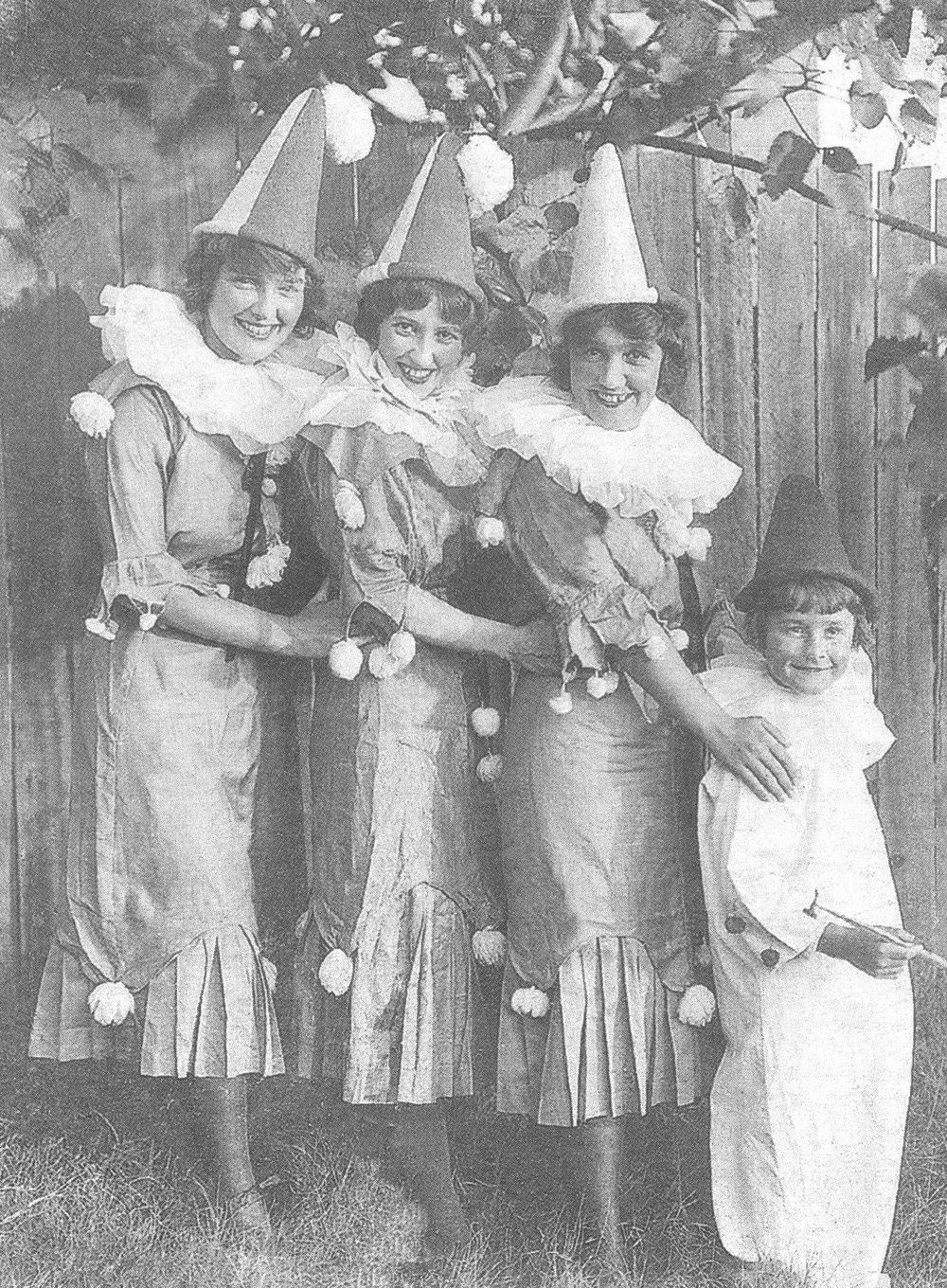 A young Errol Flynn with his mother and two friends, Wood Street, Manly, c1915 to c1916