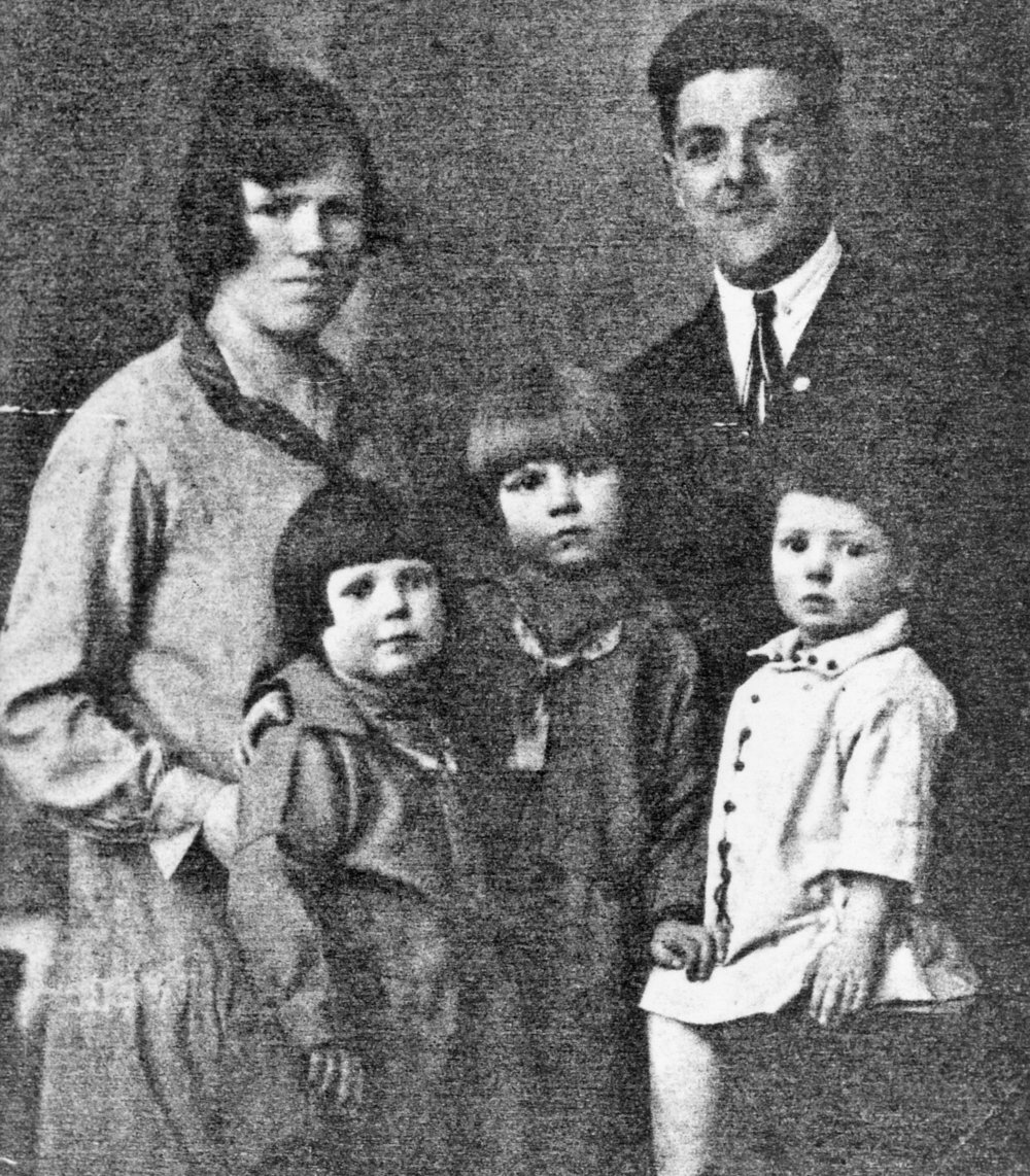 Aloisi family just after they arrived in 1927. They lived in Dee Why.
