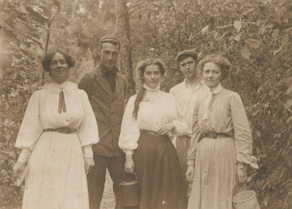 Ireland daughters and friends