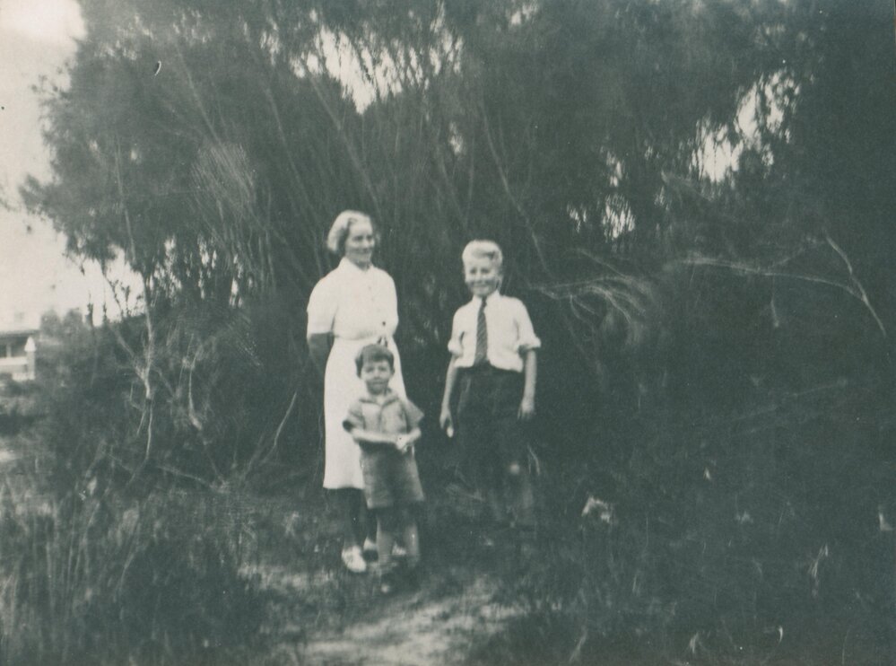 Violet, Terry and Ken Carter, Wentworth Falls.