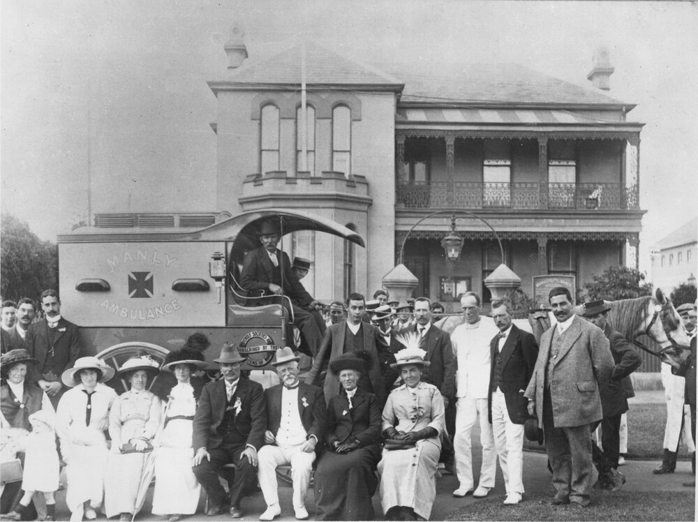 The Manly Friendly Society's horsedrawn ambulance, Manly, 1913