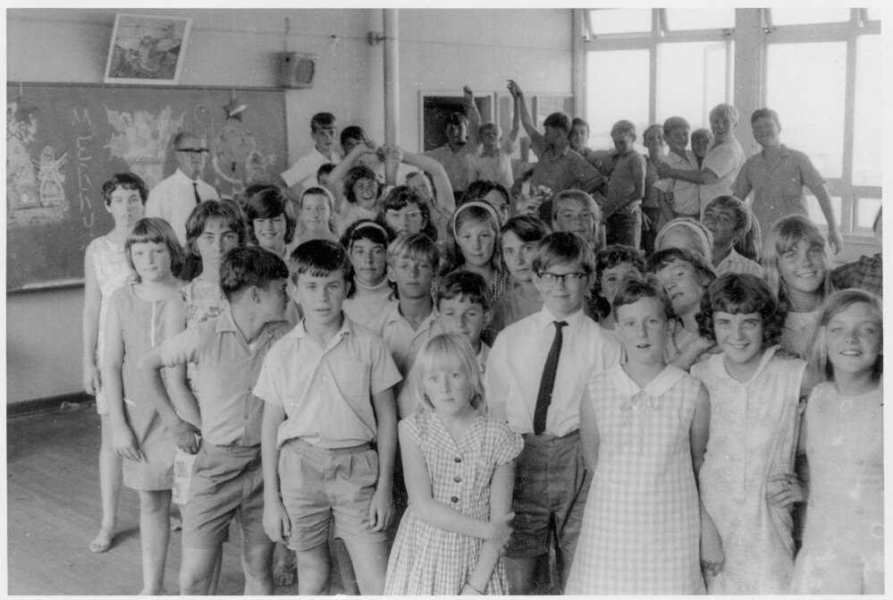 Curl Curl North deputy principal, Don Hotschildt with Class 6A