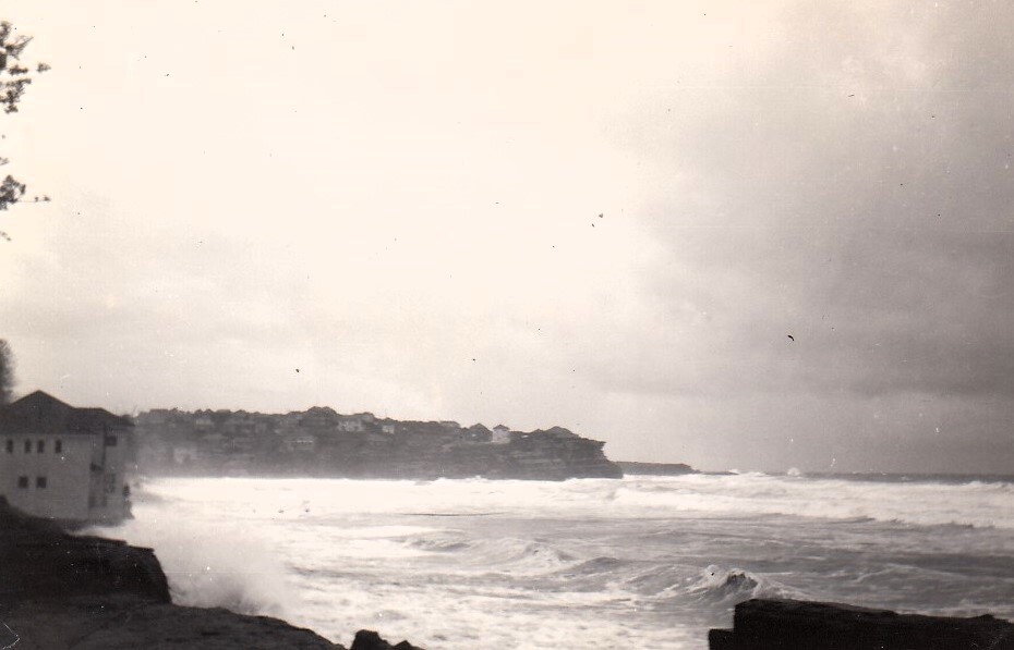 Damage to the North Steyne sea wall and Surf Life Saving Club, Manly, 1950