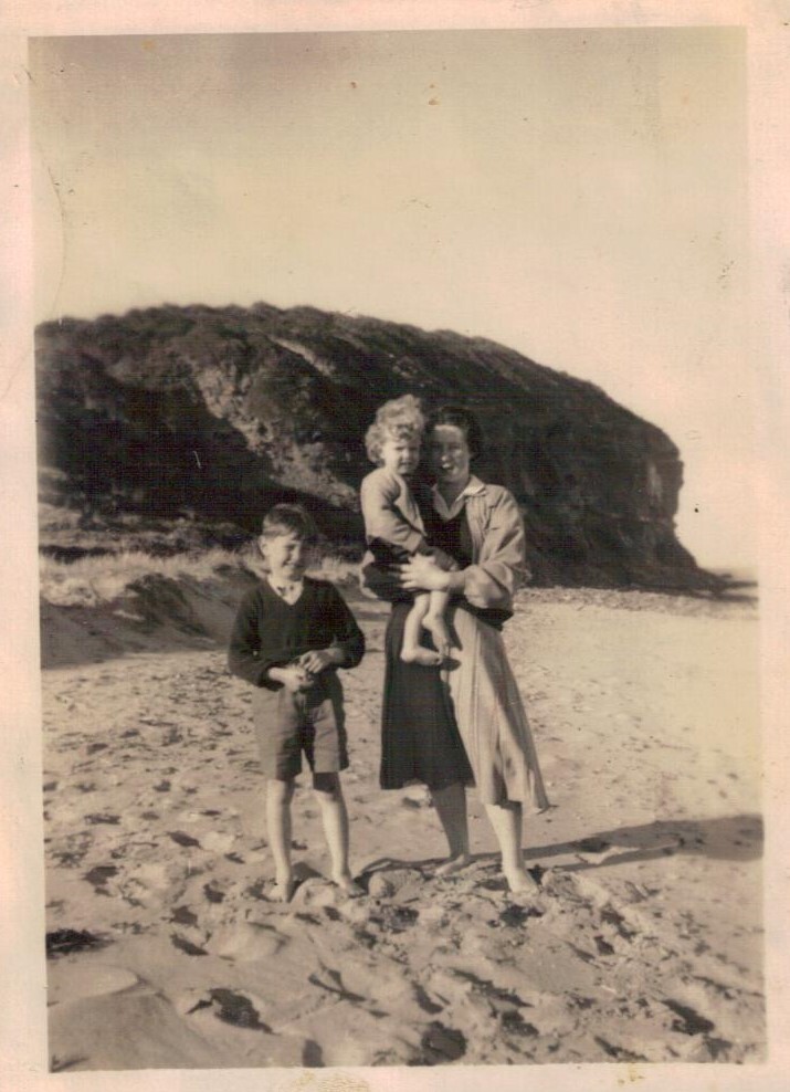 Mrs Usher with her children, Mona Vale beach