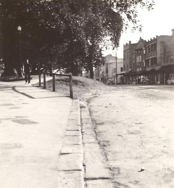 Belgrave Street and footpath, Manly, 27th August 1948