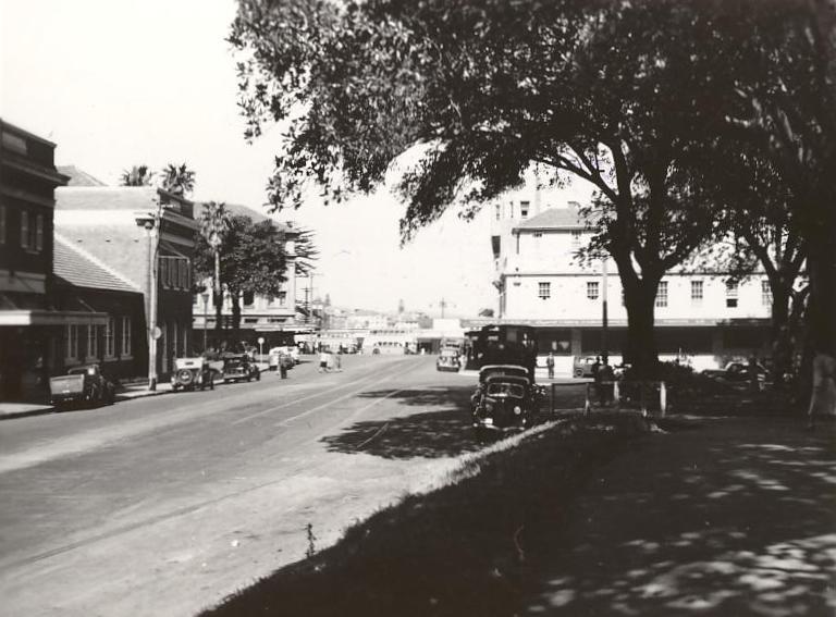 Belgrave Street looking towards Manly Wharf, Manly, 27th August 1948