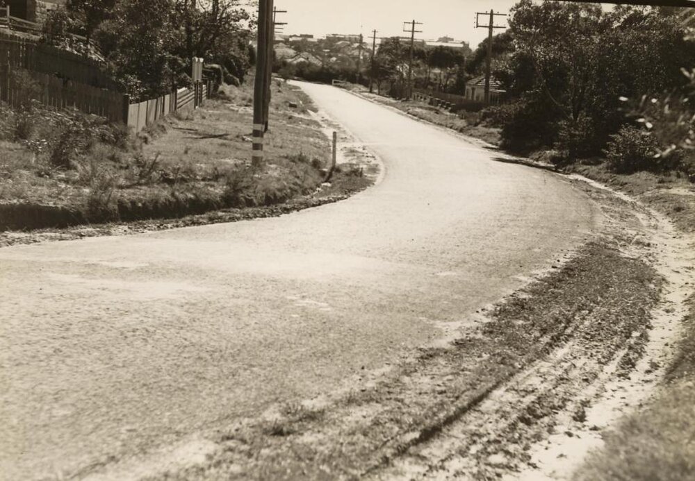 Bungaloe Avenue at bend, Balgowlah, 11th Aug 1942