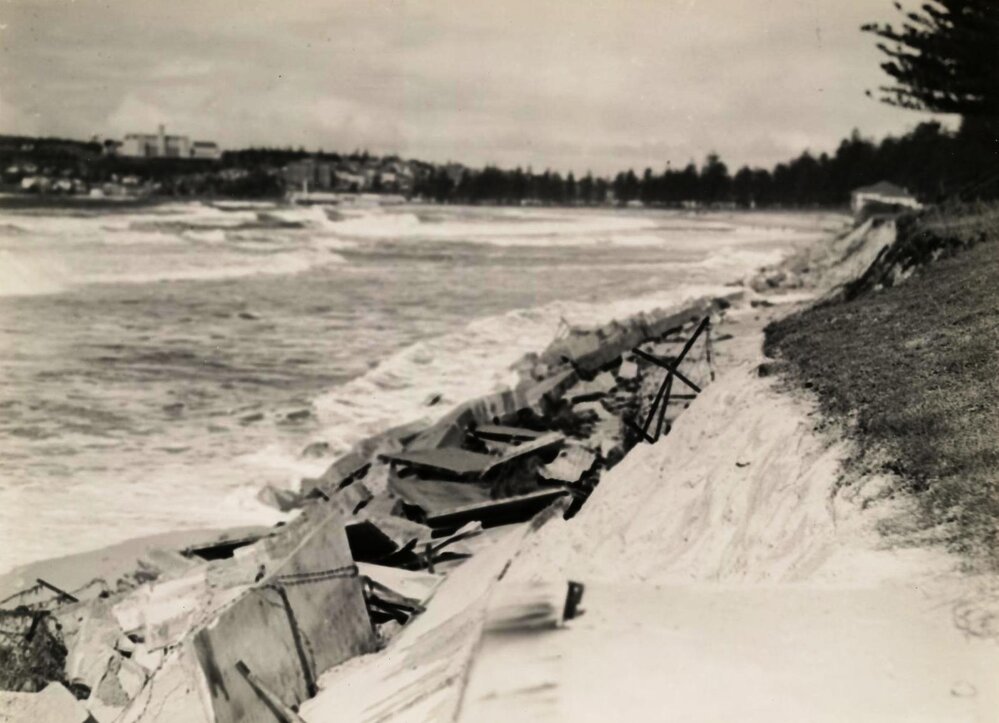 Collapsed seawall looking to North Steyne Pavilion, Manly, 25th May 1943