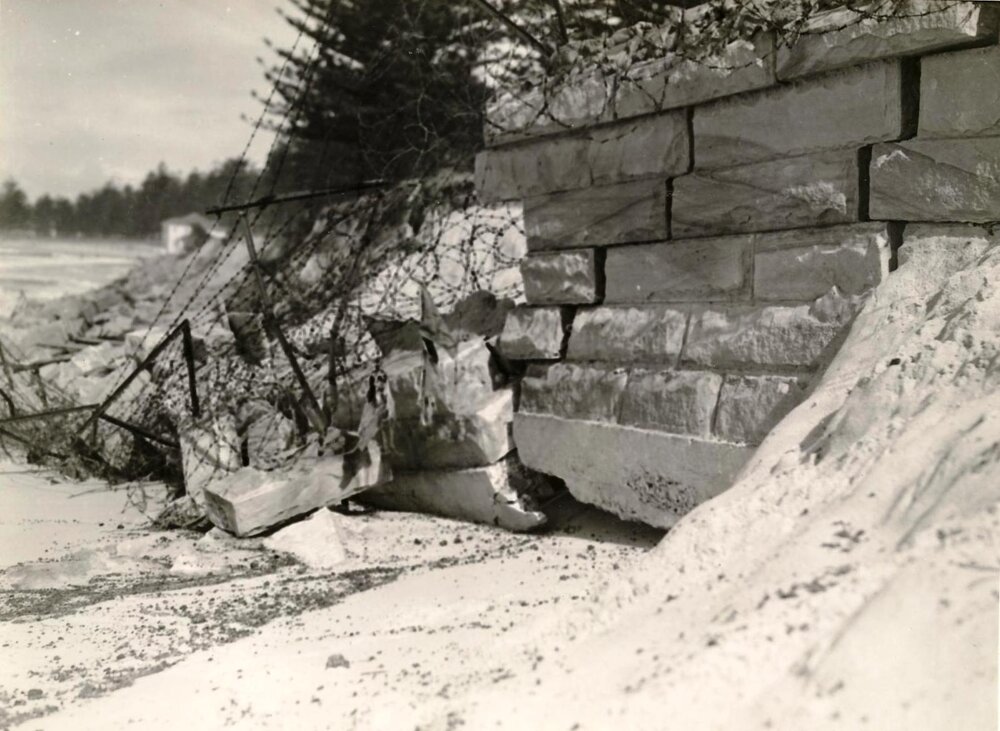 Collapsed section of seawall, North Steyne, Manly, 25th May 1943