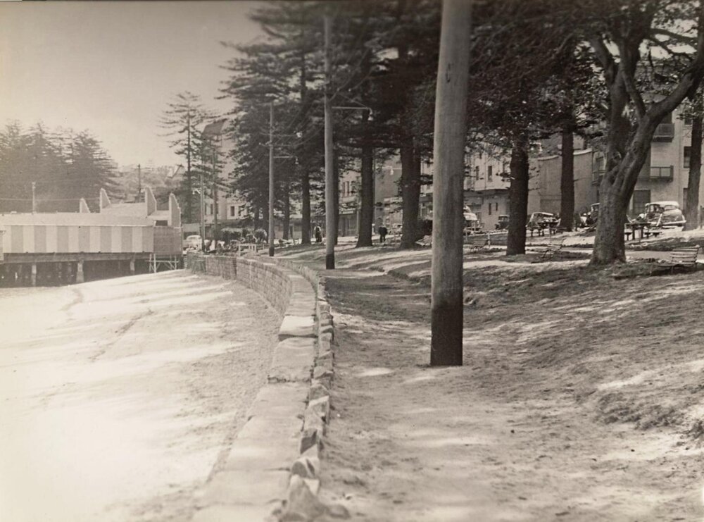 East Esplanade wall, Manly, 14th September 1948