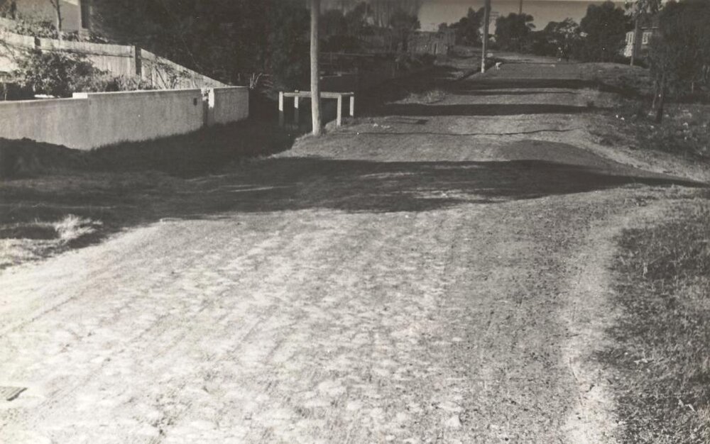 Edgecliffe Esplanade east from Ashton Avenue, Seaforth, 29th June 1946