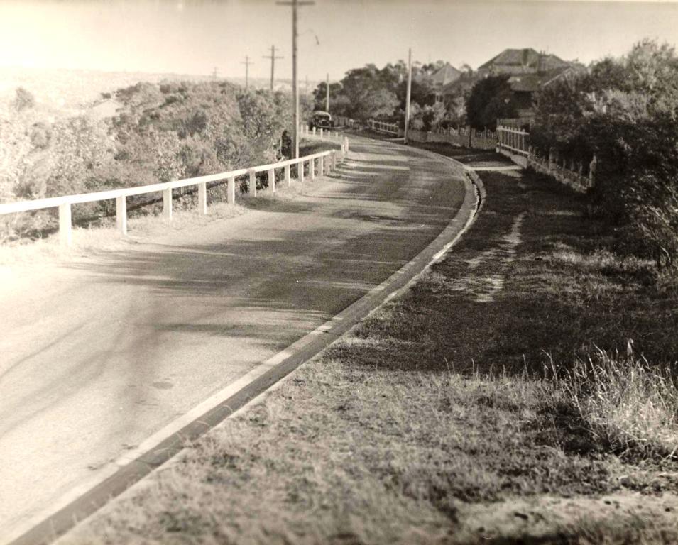 Edgecliffe Esplanade west of Panorama Parade, Seaforth, 29th June 1946