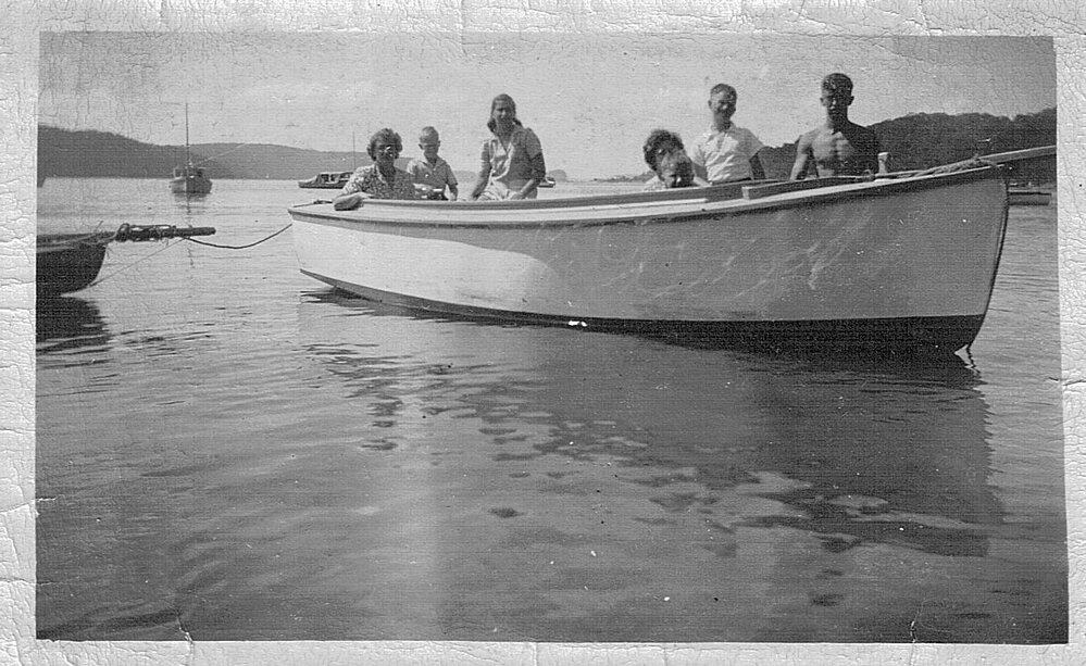 Boat on Bayview side of sandbanks on Pittwater