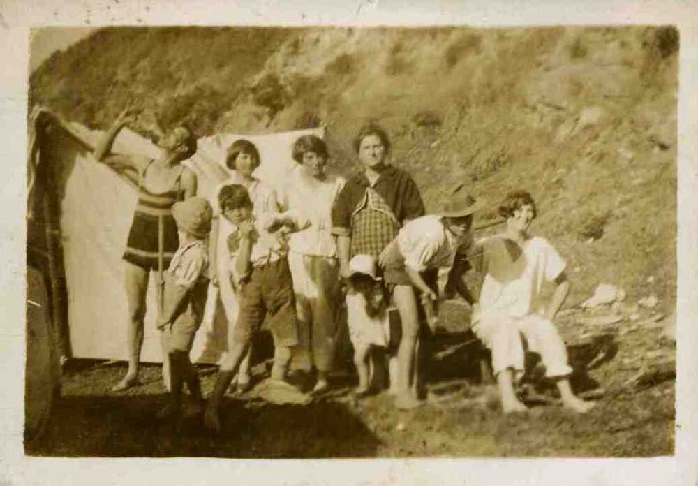 Walter Carpenter and Nancy Wooldridge on right with the Price family at Newport Beach