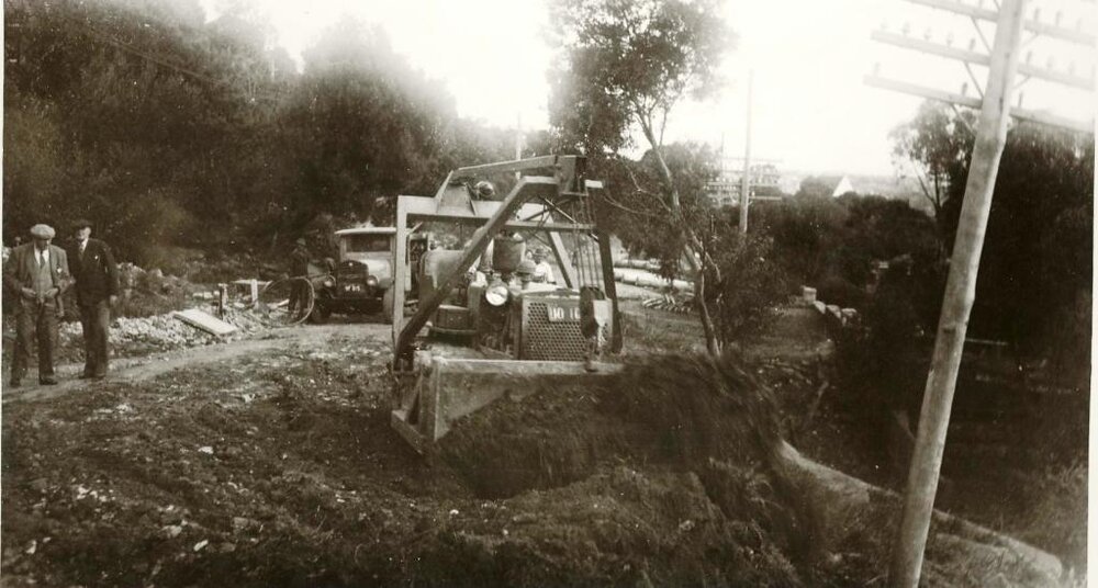 Construction continues on Gordon Street, Balgowlah Heights, 9th July 1947