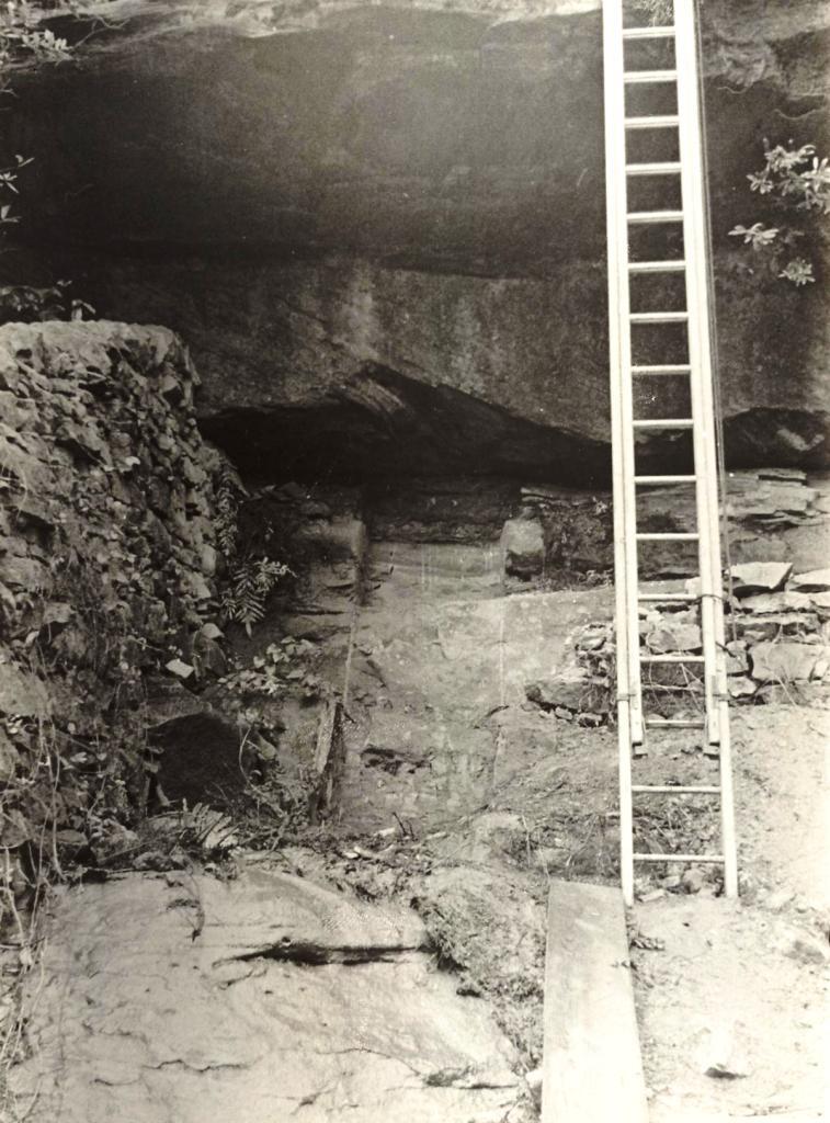 Grandview Grove underside of cliff, Seaforth, 11th February 1947